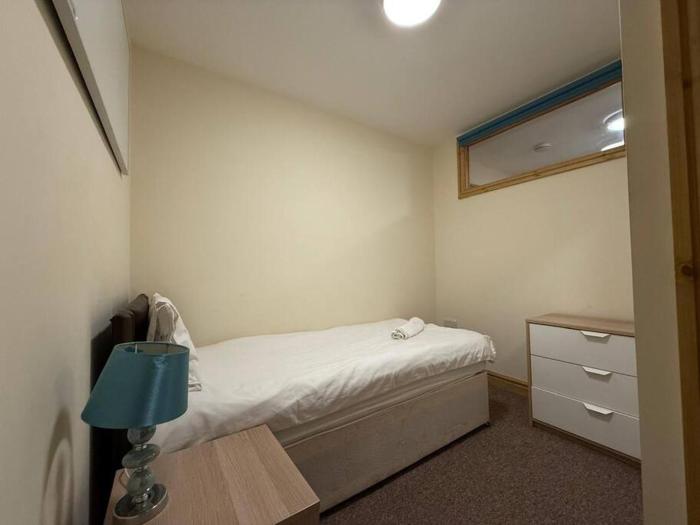 Cozy 2BR Apt, Walk to Newarks Top Attractions!