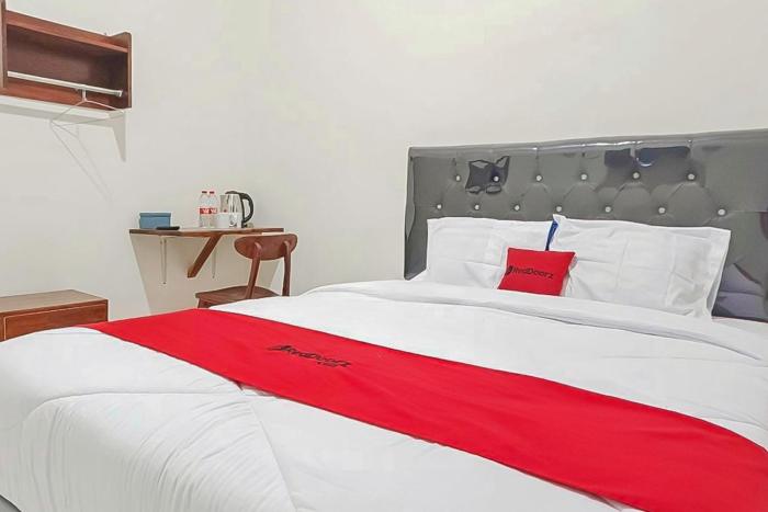 RedDoorz at Anjasmoro Guest House near Bandara Ahmad Yani Semarang