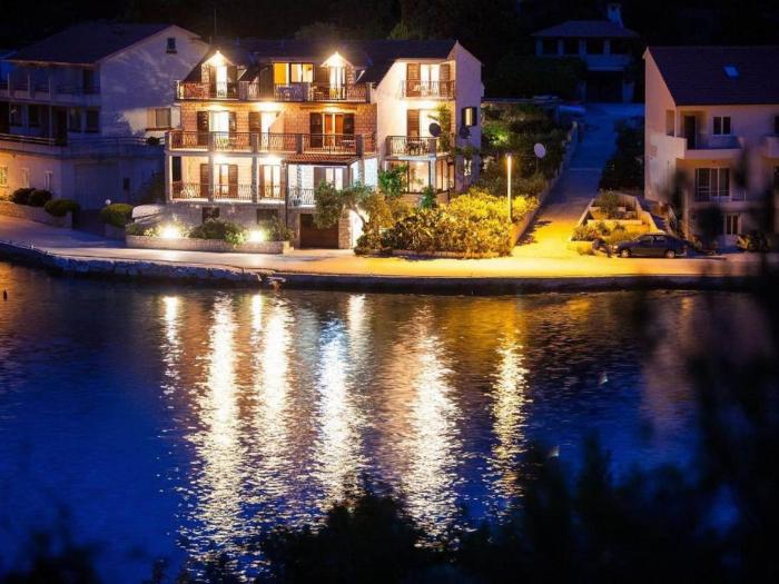 Apartments Malo Lago - One-Bedroom Apartment with Balcony and Sea View - 2nd floor Apartment 6