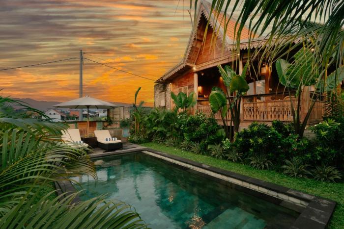 Serene Wooden House - 1BR Villa Close to Beach