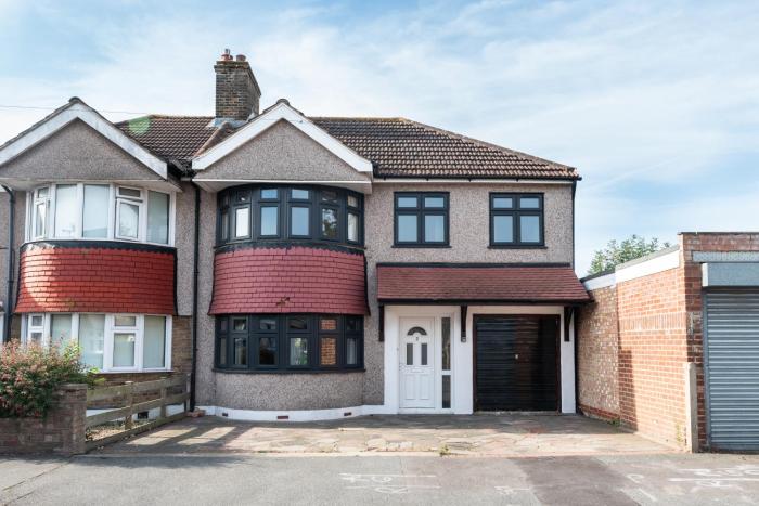 4 Bedroom Family Home In South East London