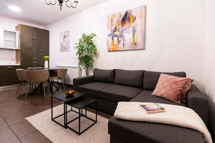 Harmony Retreat 2BDR APT, Center