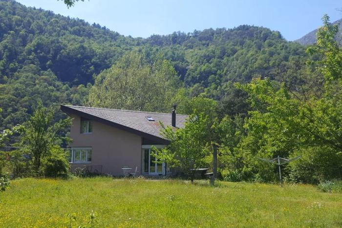 casa ad Avegno con 1500mq di giardino