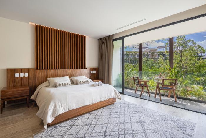 Cozy Studio in the Jungle, balcony and Pool view