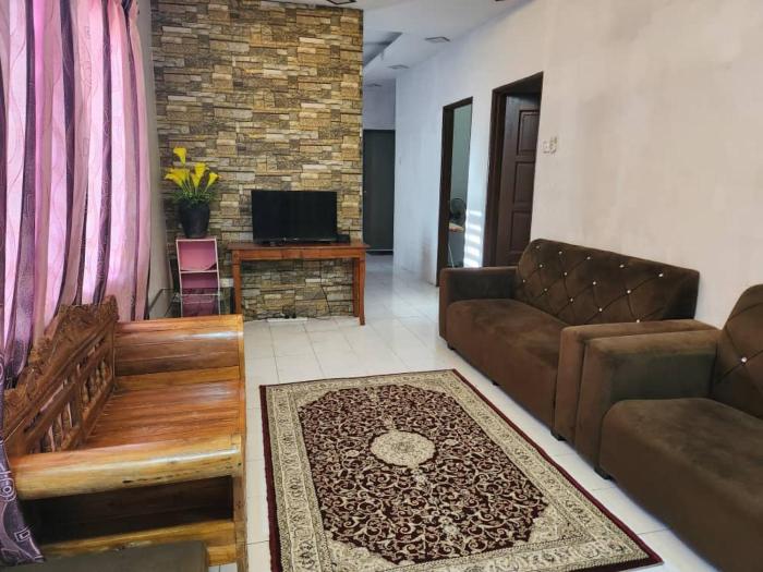 DHaja 56 KLIA SEPANG with 3 AIRCONDS & FREE Wi-Fi