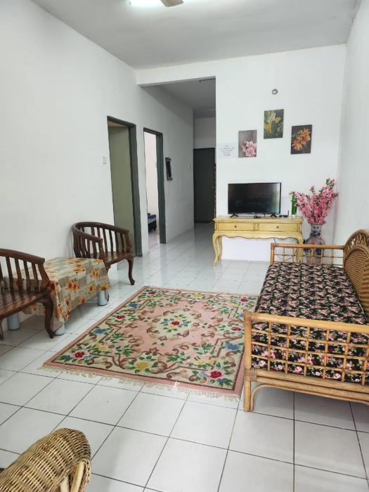 DHaja 37 KLIA Sepang with 2 AC & Free Wi-Fi