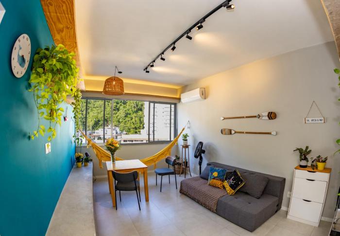 Charming Stay with Mountain Views