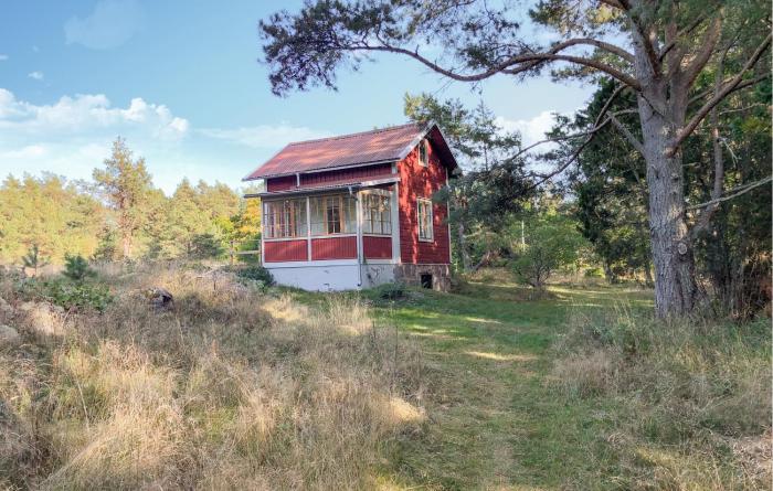 1 Bedroom Cozy Home In Vikbolandet