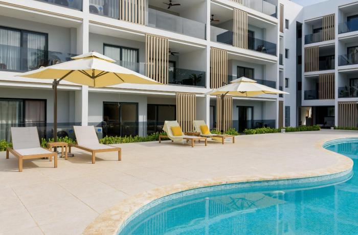 Apartamento 2º piso con vista a piscina