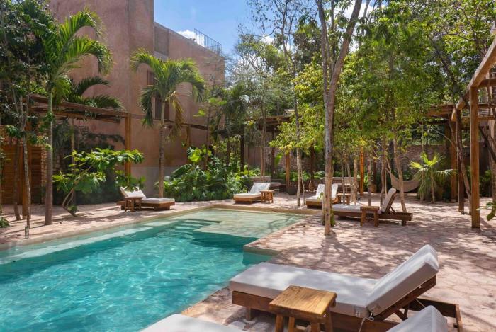 Stylish 3BR Villa with Rooftop Plunge Pool, La Veleta Tulum