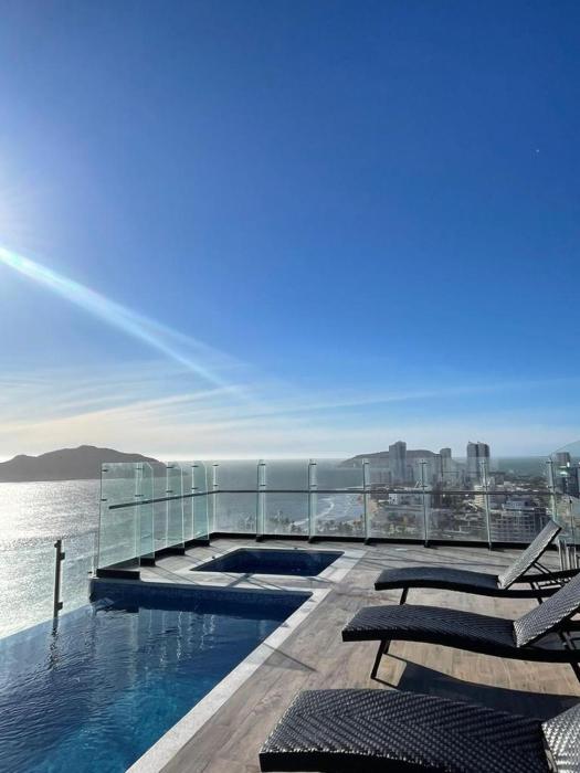 Departamento frente al mar sobre el malecón de Mazatlan