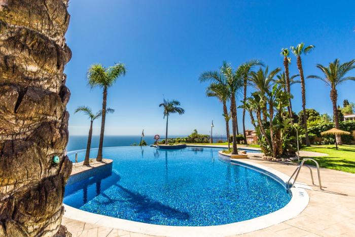 Excellent view, Beach mountain, Panorama swimming poolyear round