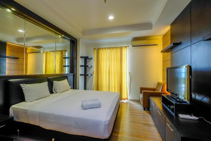 Fancy and Classic Studio Room at Bellezza Apartment By Travelio