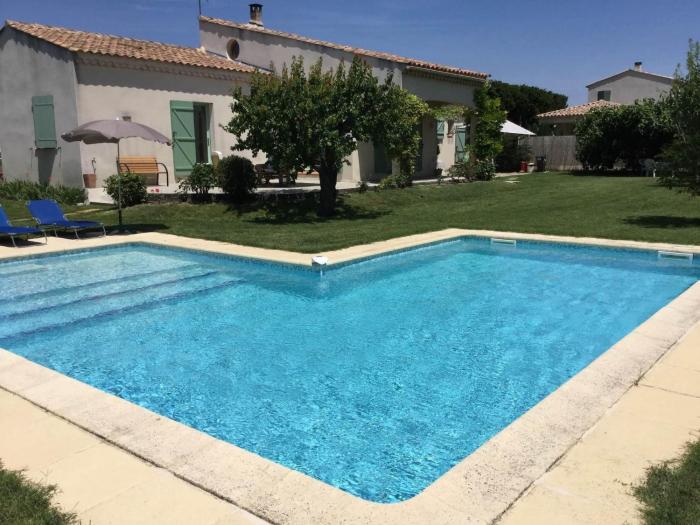 nice home rental in the hearth of the village mouriès, in the natural park of the alpilles