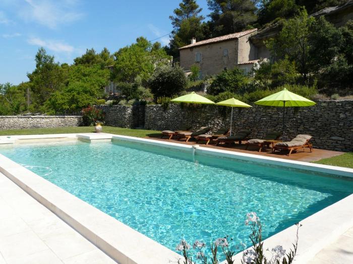 19th century Provencal Mas with pool in Provence in the Luberon, sleeps 6