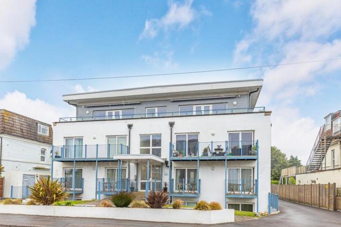 BLUE WATERS 4 by BOURNECOAST- A Modern Apartment by the Sandy Beaches - FM9627
