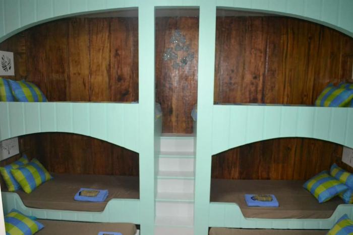LE-ONIESs Blue Ginger Room at City Center