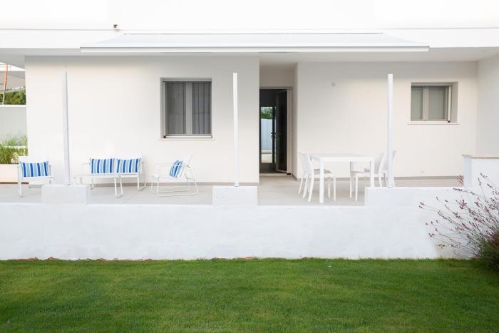 RESIDENCE BLANCO GARDEN 2 a 100 MT a piedi dalla spiaggia di POSTO VECCHIO, MARINA DI PESCOLUSE