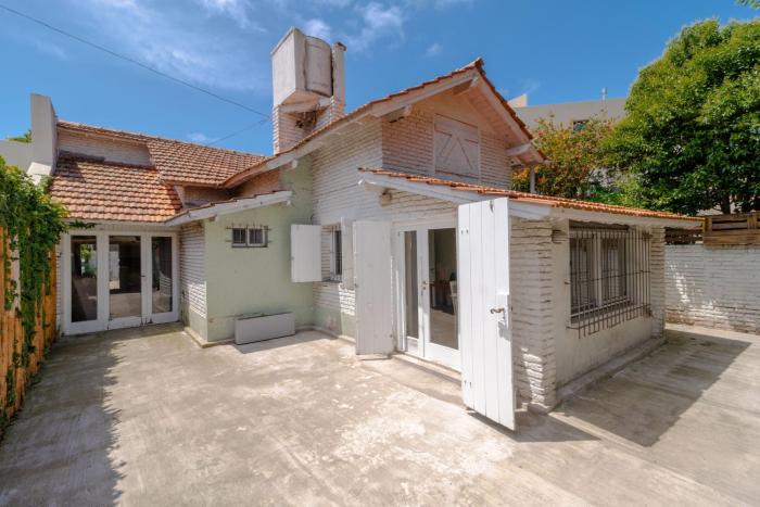 Check and Home - Casa Peña - 6 Huéspedes Reciclada en Playa Grande con Cochera