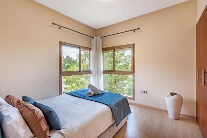 garden and pool view 3 rooms 10min to town center