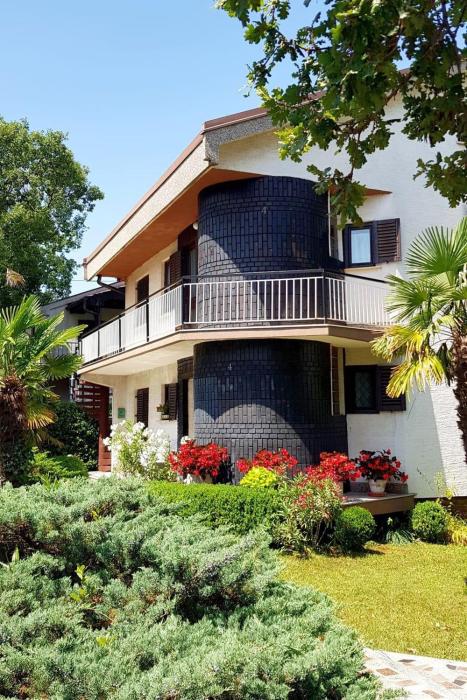 Apartments with a parking space Malinska (Krk) - 2390