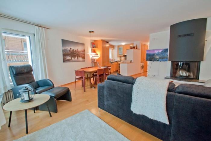 Apartment Lora, La Villa Emeline