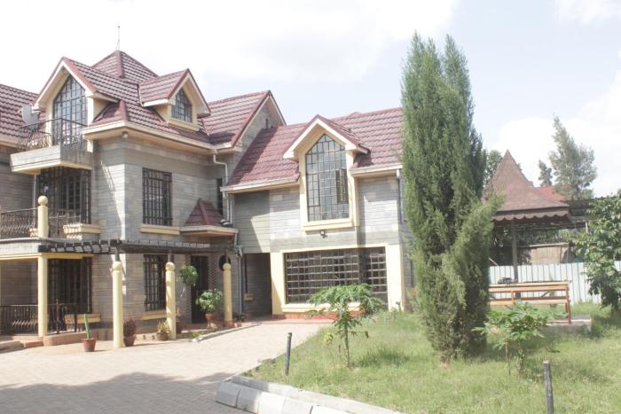 Eshborns House - Near Jomo Kenyatta International Airport and SGR with shuttle services at an extra fee
