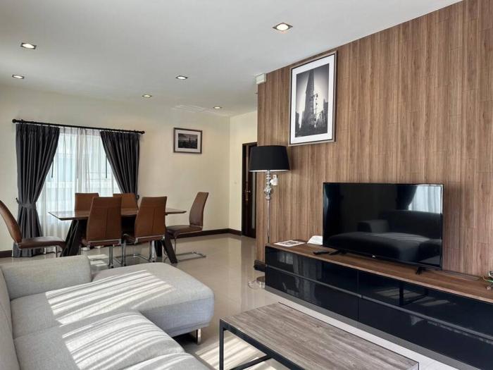 Modern Style House near Unity and ABS Int School free High Speed WIFI