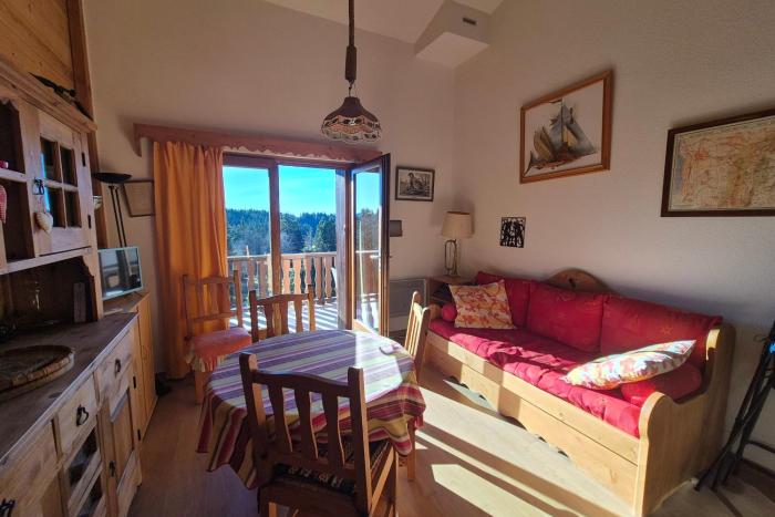 Appartement familial au Revard vue sur le jardin denfant et pistes