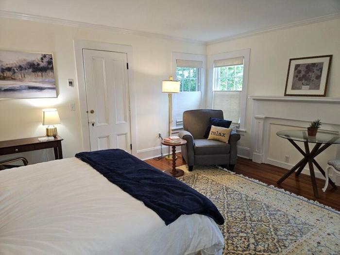 Heart Historic Ridgefield Studio WALK to town