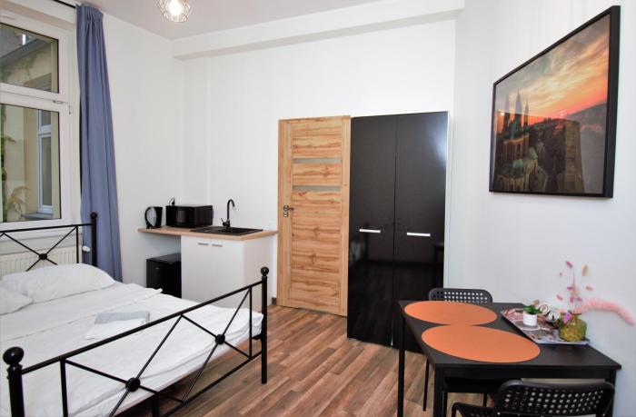 roomspoznan pl - Apartamenty i Pokoje Półwiejska 20 - 24h self check-in