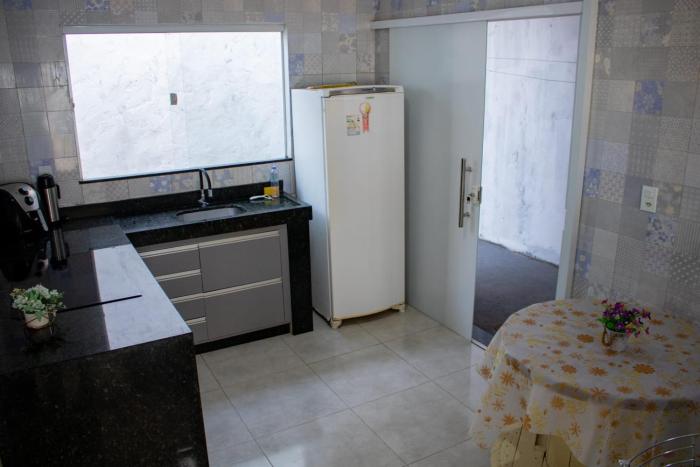 casa ampla com 3 quartos e piscina com hidromassagem