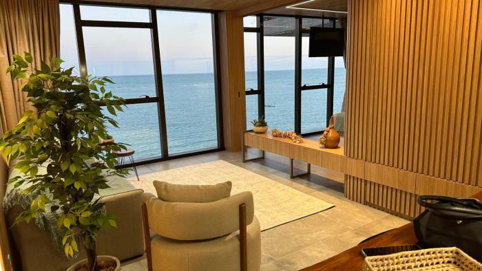 Apto Luxo Beira-Mar de Frente para o Mar da Praia de Pajuçara NT1208