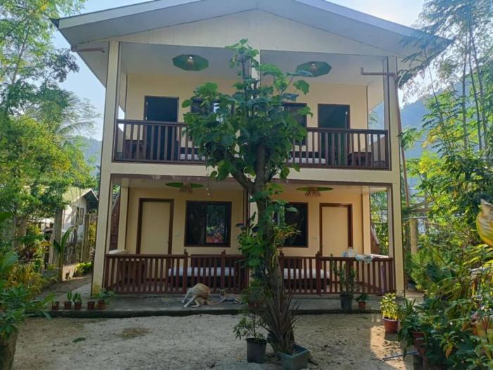 Kiarra Krisxia Lodge