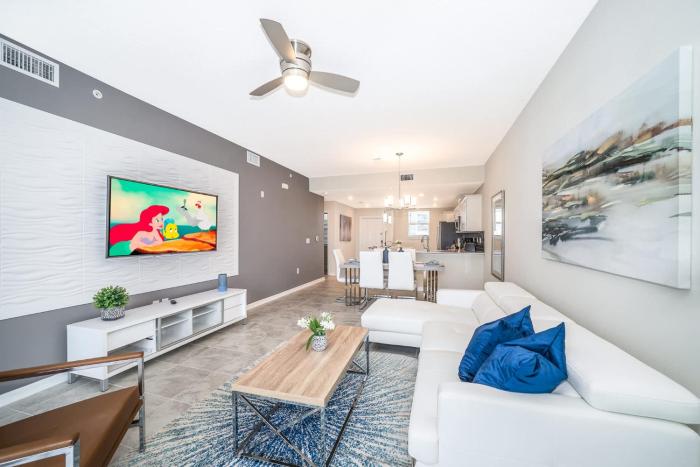 Elegant 2Bed Condo in Storey Lake Prime Location