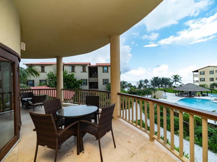 Residences at Barrier Reef 8B Oceanview 2 BR by Stay Floreo