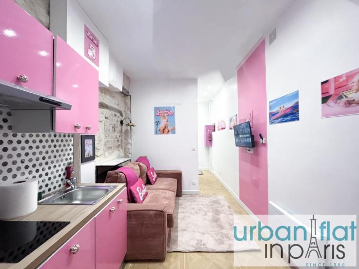 Urban Flat 193 - Barbie in Paris