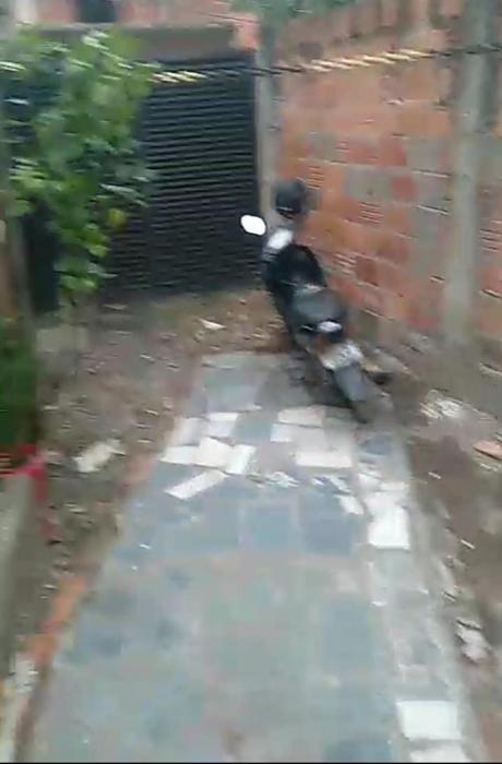 Casa simples a 200 metros da praia