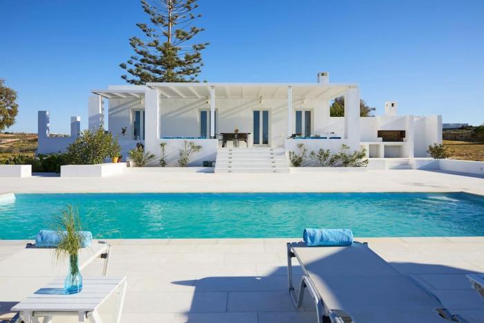 The Meltemi House, on the Outskirts of Naousa