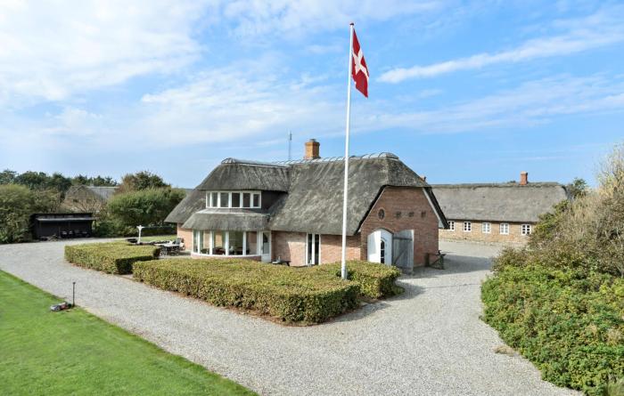 Twelve-Bedroom Accommodation In Ulfborg