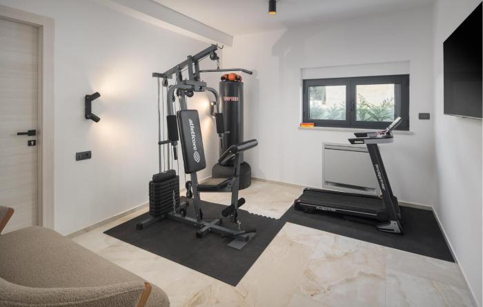 Amazing Home In Pula With Wifi