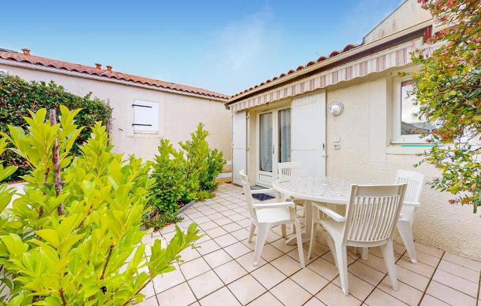 1 Bedroom Awesome Home In Vaux-Sur-Mer