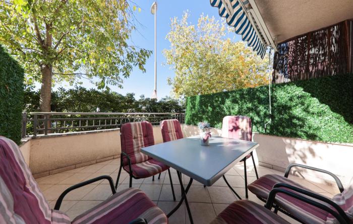 Lovely Apartment In Makarska With Wifi