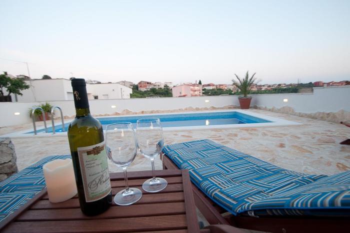 House Mrcela 200m from beach