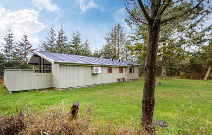 Three-Bedroom Holiday Home With A Fireplace In Rømø