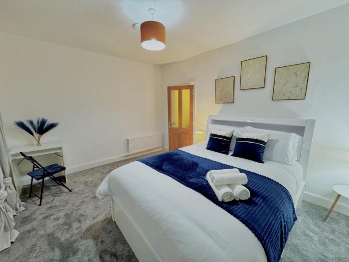 Spacious 3 bedroom house near Central London, O2, ExCel, Abba Voyage, Stratford, Tube Station & Parking Available