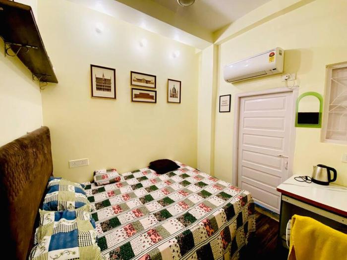 Mini Studio close to Quest Mall