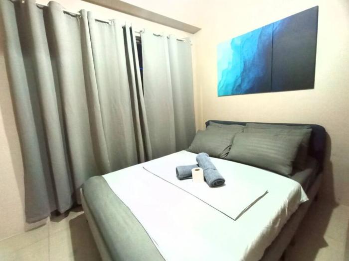 1 Bedroom with Balcony Near MOA