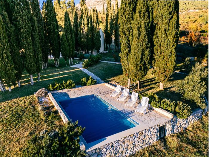Country House Uros in Nature with Pool