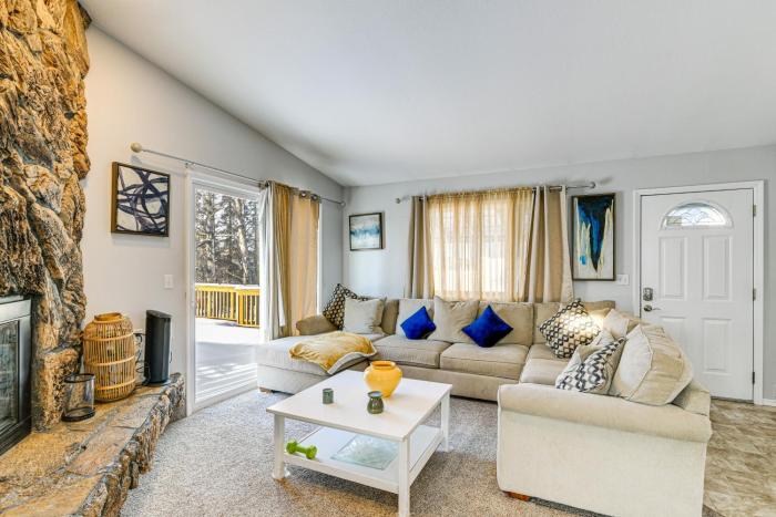 3 Mi to Dtwn Apt with Shared Sauna in Anchorage